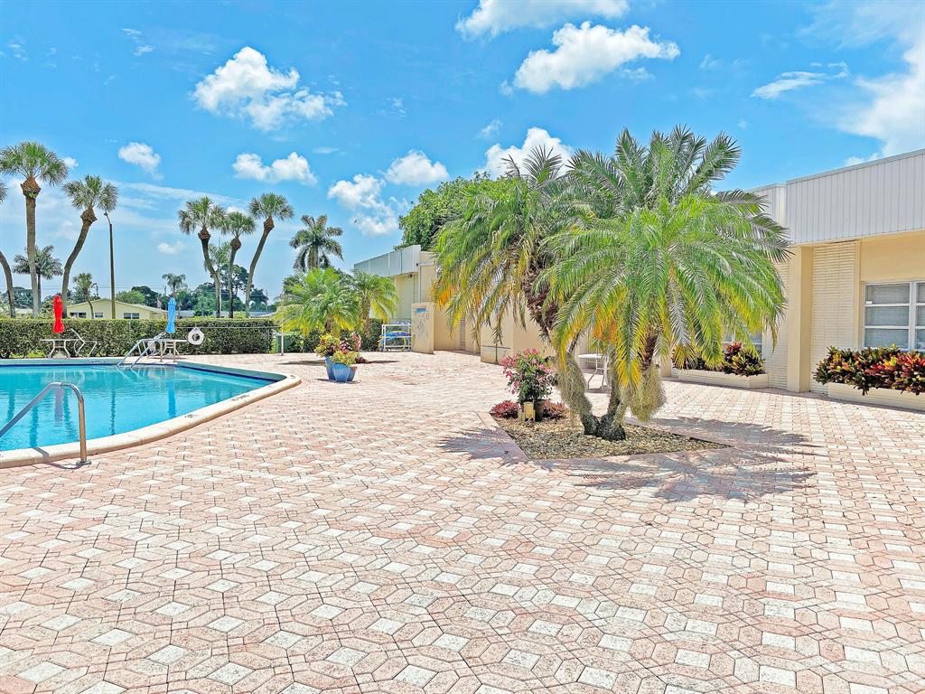 CRESTHAVEN VILLAS 3 CONDO - Residential