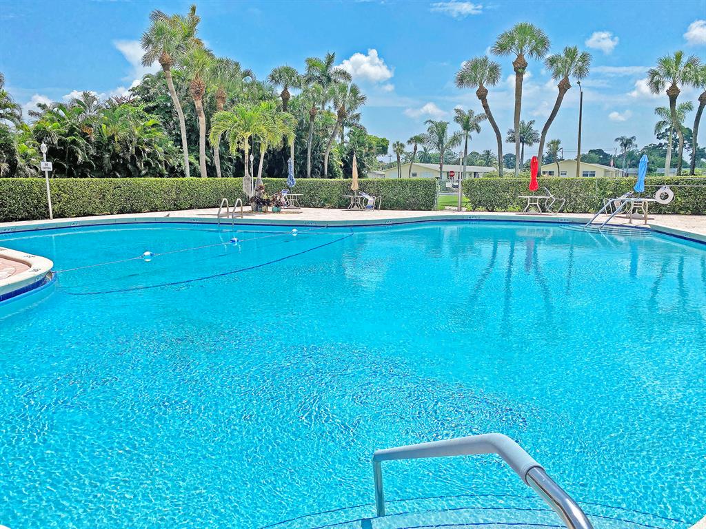 CRESTHAVEN VILLAS 3 CONDO - Residential