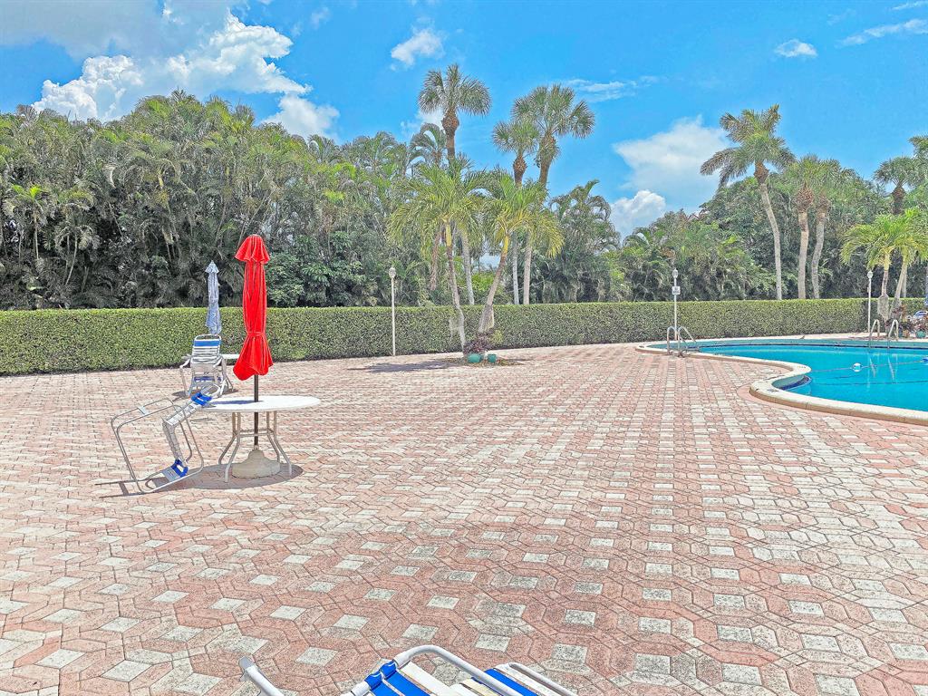 CRESTHAVEN VILLAS 3 CONDO - Residential