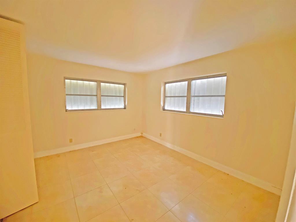 CRESTHAVEN VILLAS 3 CONDO - Residential