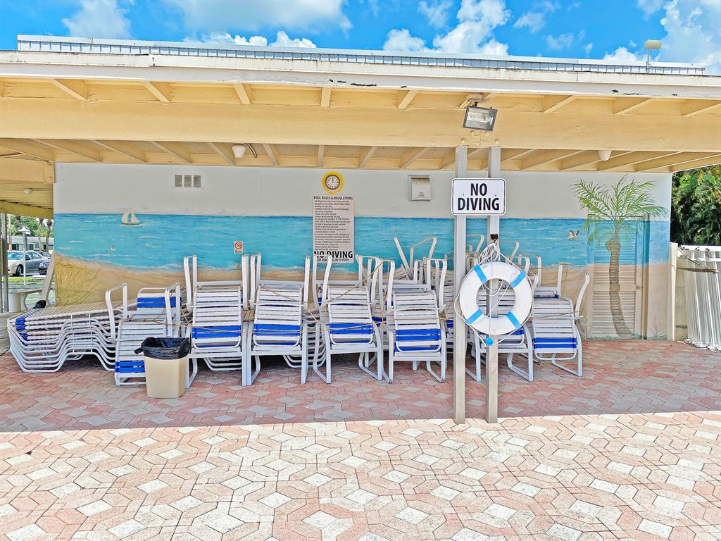 CRESTHAVEN VILLAS 3 CONDO - Residential