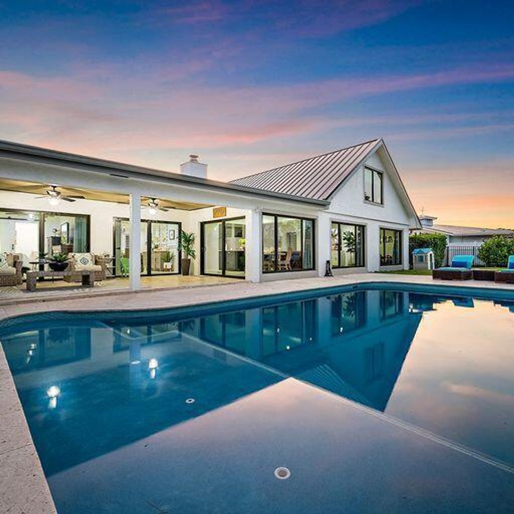 Photo of 124 Fairview E, Tequesta, FL 33469 (MLS # R10951150)