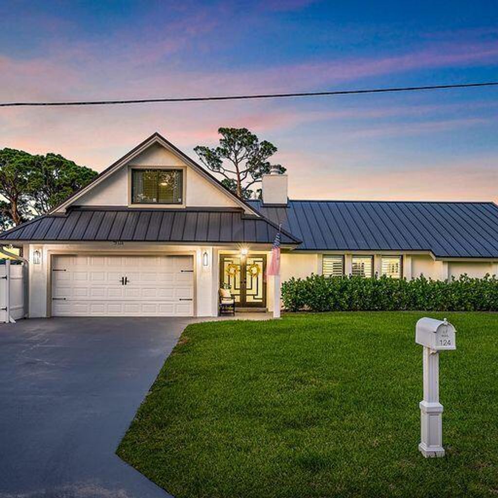 Photo of 124 Fairview E, Tequesta, FL 33469 (MLS # R10951150)