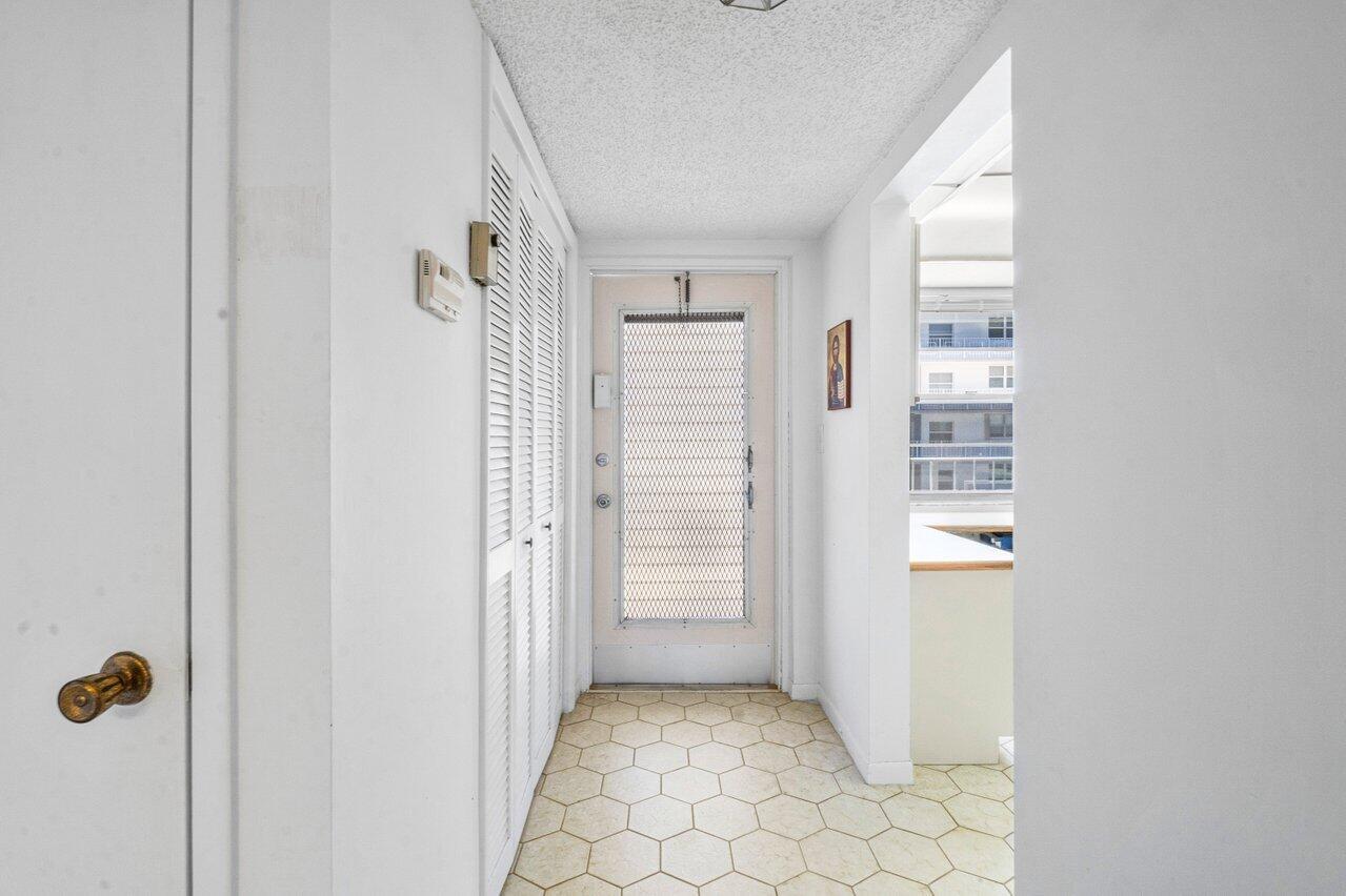 TROPIC BAY COND 1,2,3,4,5,6,7, 8,9,10,11,16 & 17 - Residential