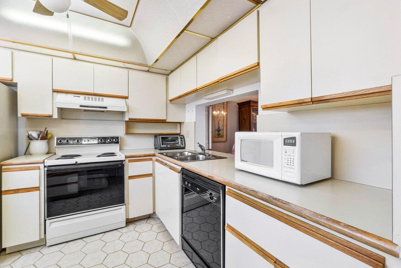 TROPIC BAY COND 1,2,3,4,5,6,7, 8,9,10,11,16 & 17 - Residential