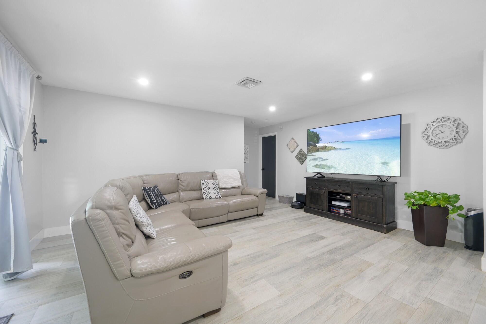 PLANTATION GARDENS SEC 5 - Residential