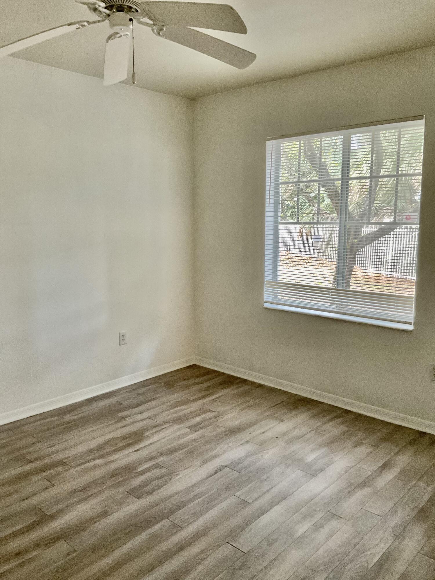 VILLAS AT EMERALD DUNES CONDO - Residential Lease