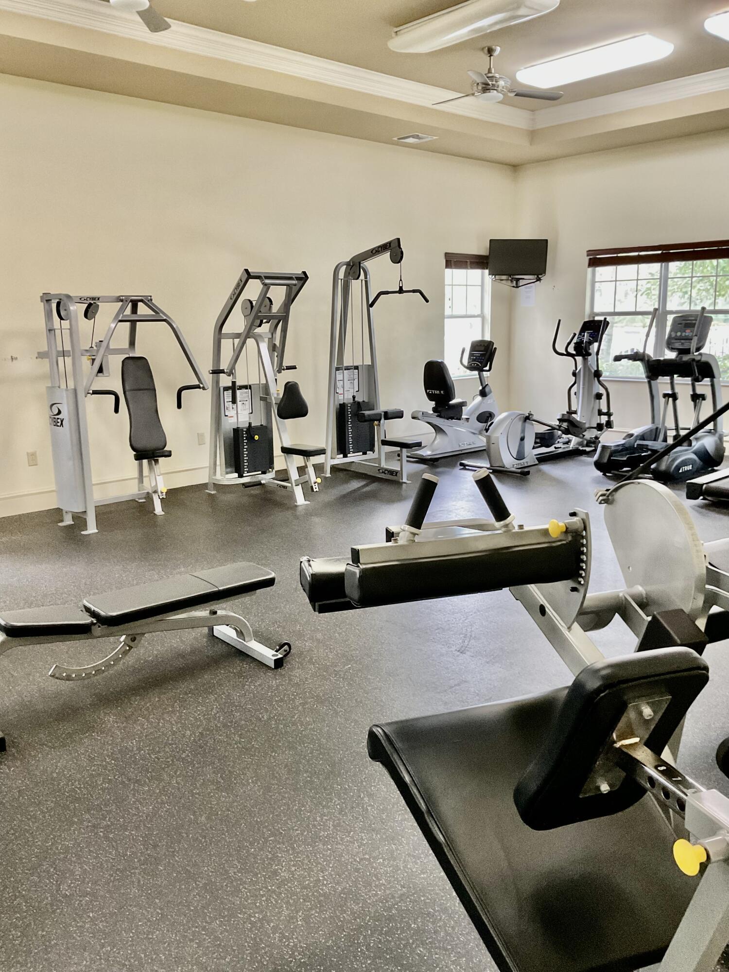 VILLAS AT EMERALD DUNES CONDO - Residential Lease