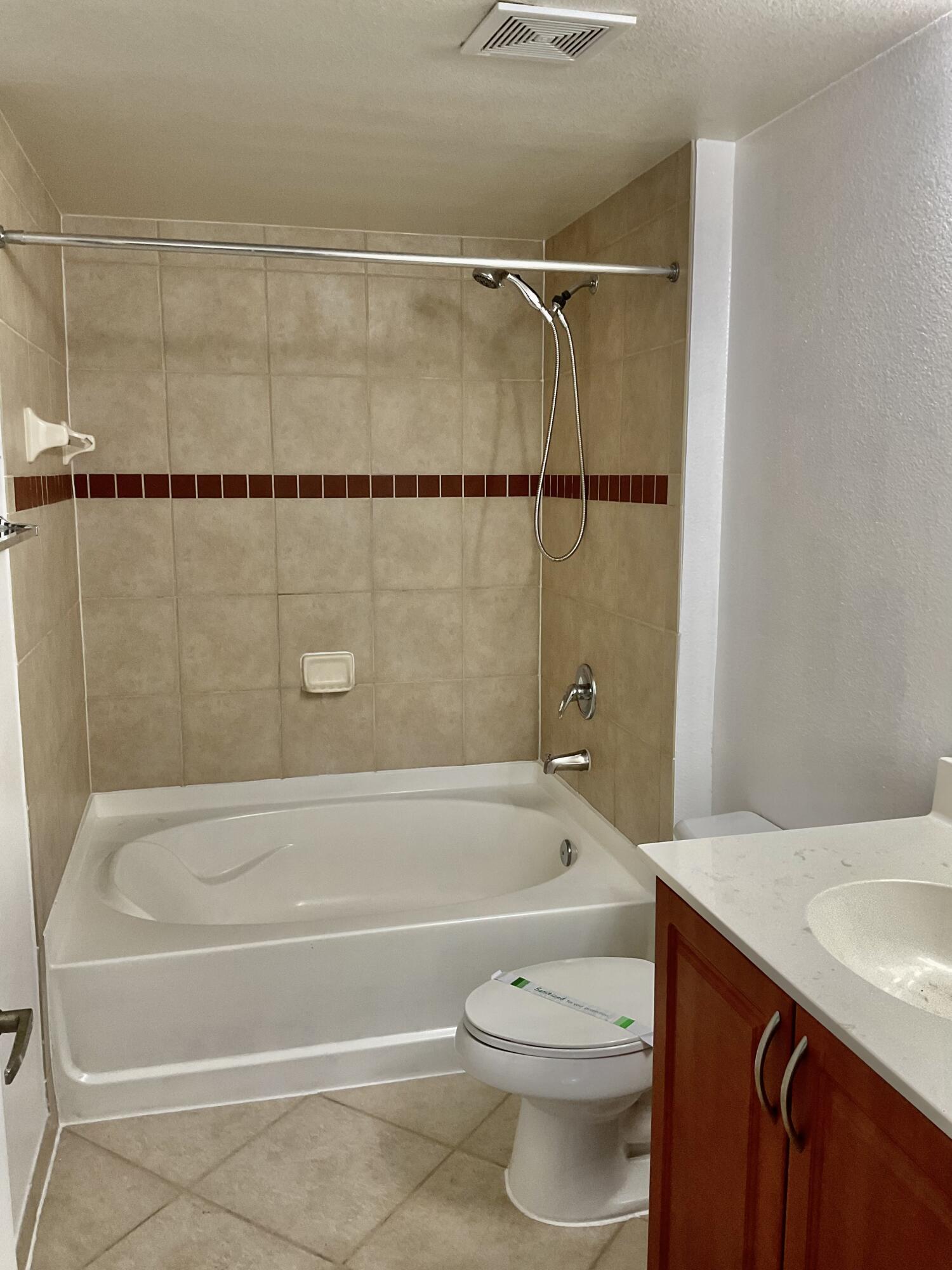 VILLAS AT EMERALD DUNES CONDO - Residential Lease