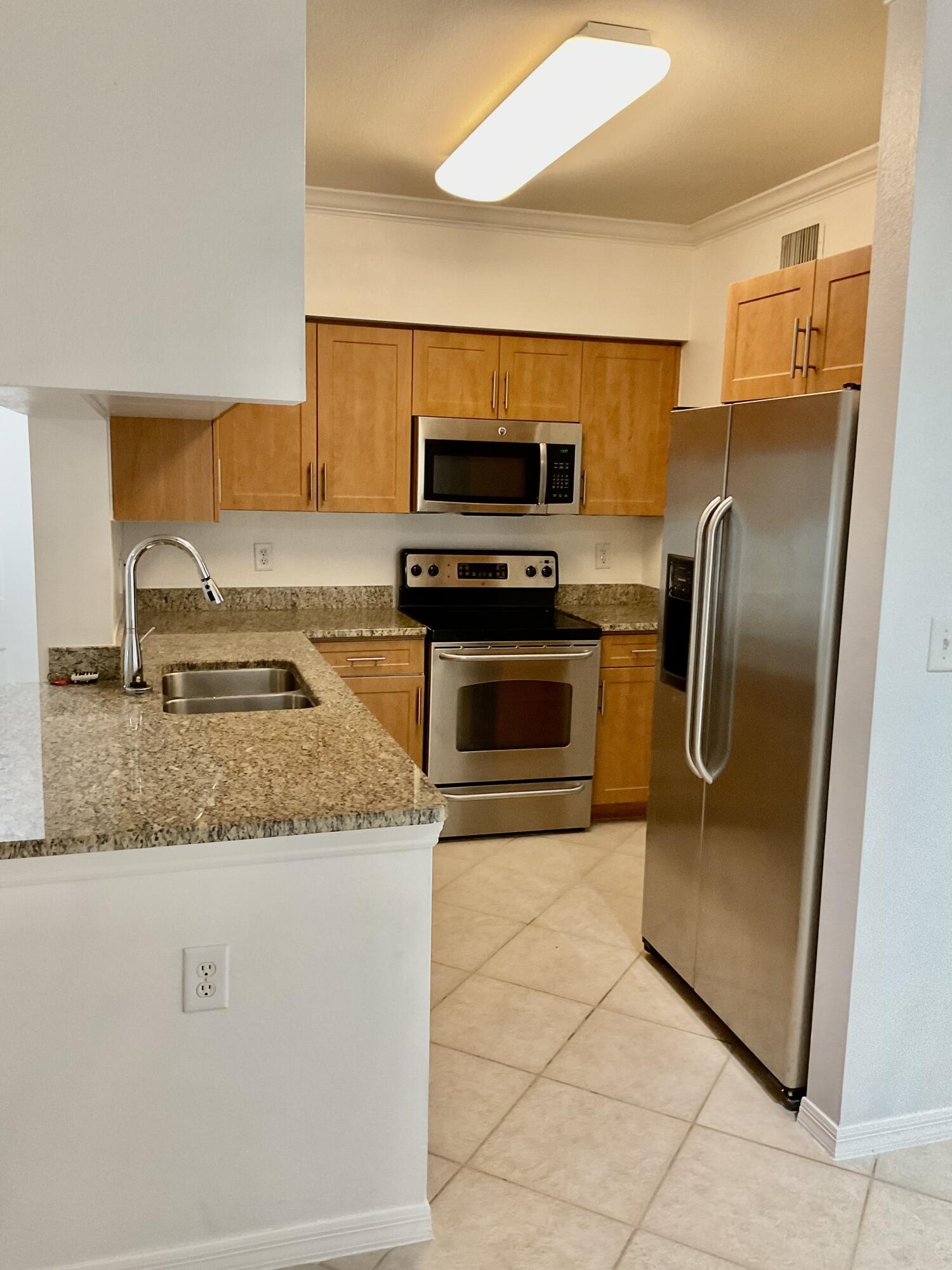VILLAS AT EMERALD DUNES CONDO - Residential Lease