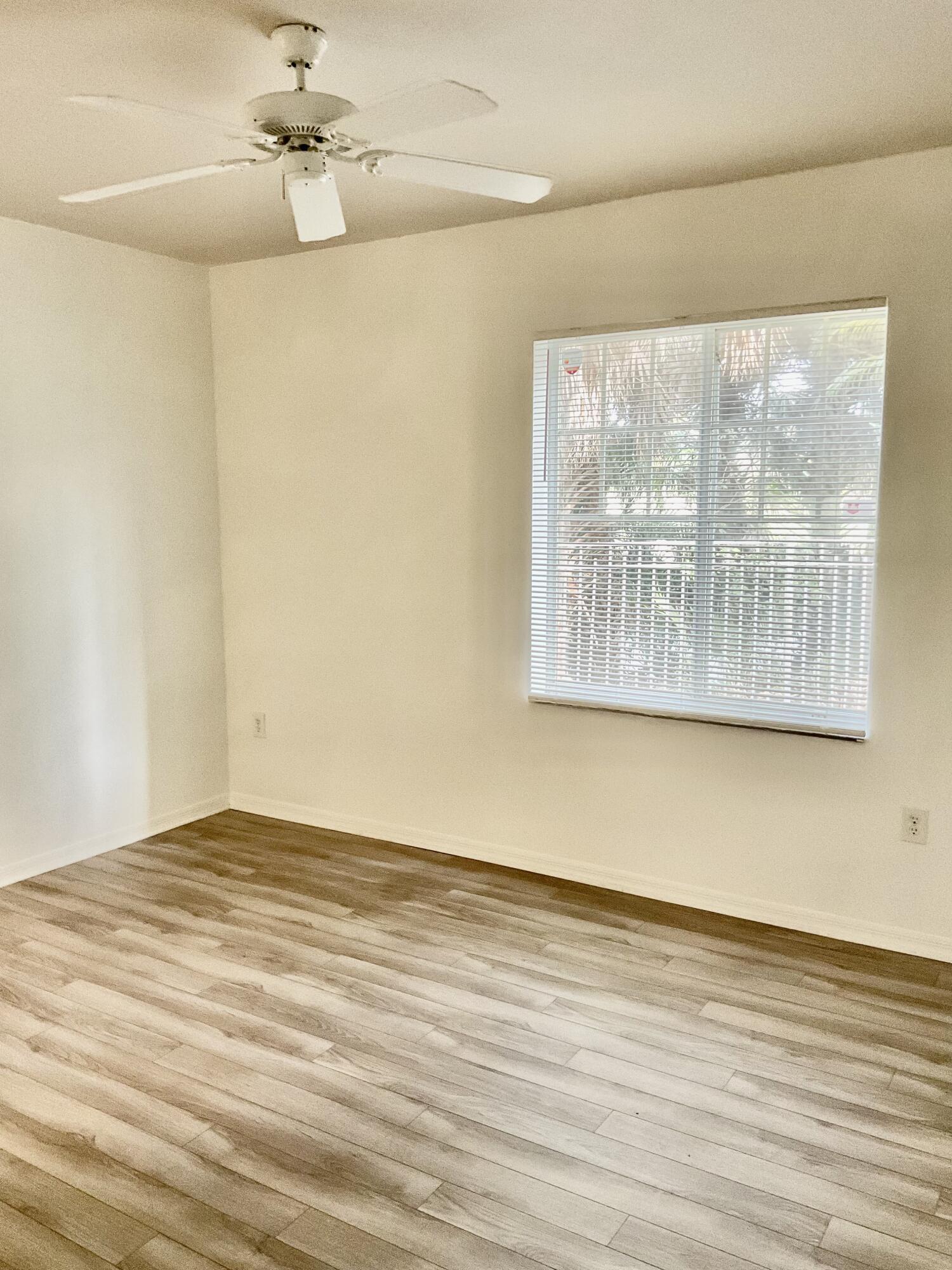 VILLAS AT EMERALD DUNES CONDO - Residential Lease
