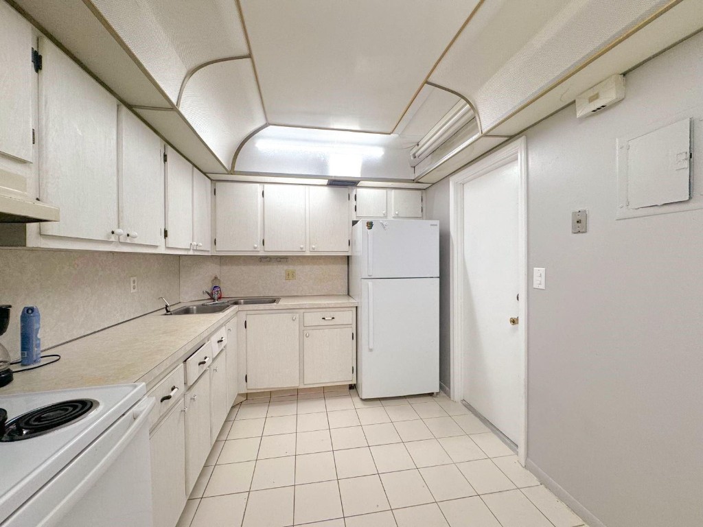 MANOR GROVE VILLAGE ONE I - Residential