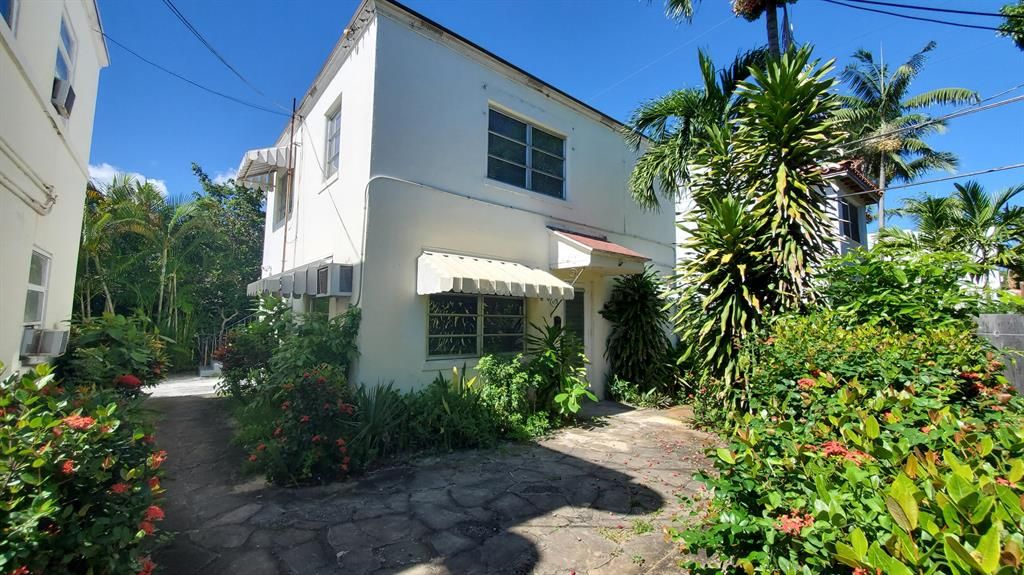 Photo of 221 Wenonah Place Pl #5, West Palm Beach, FL 33405 (MLS # R10841350)