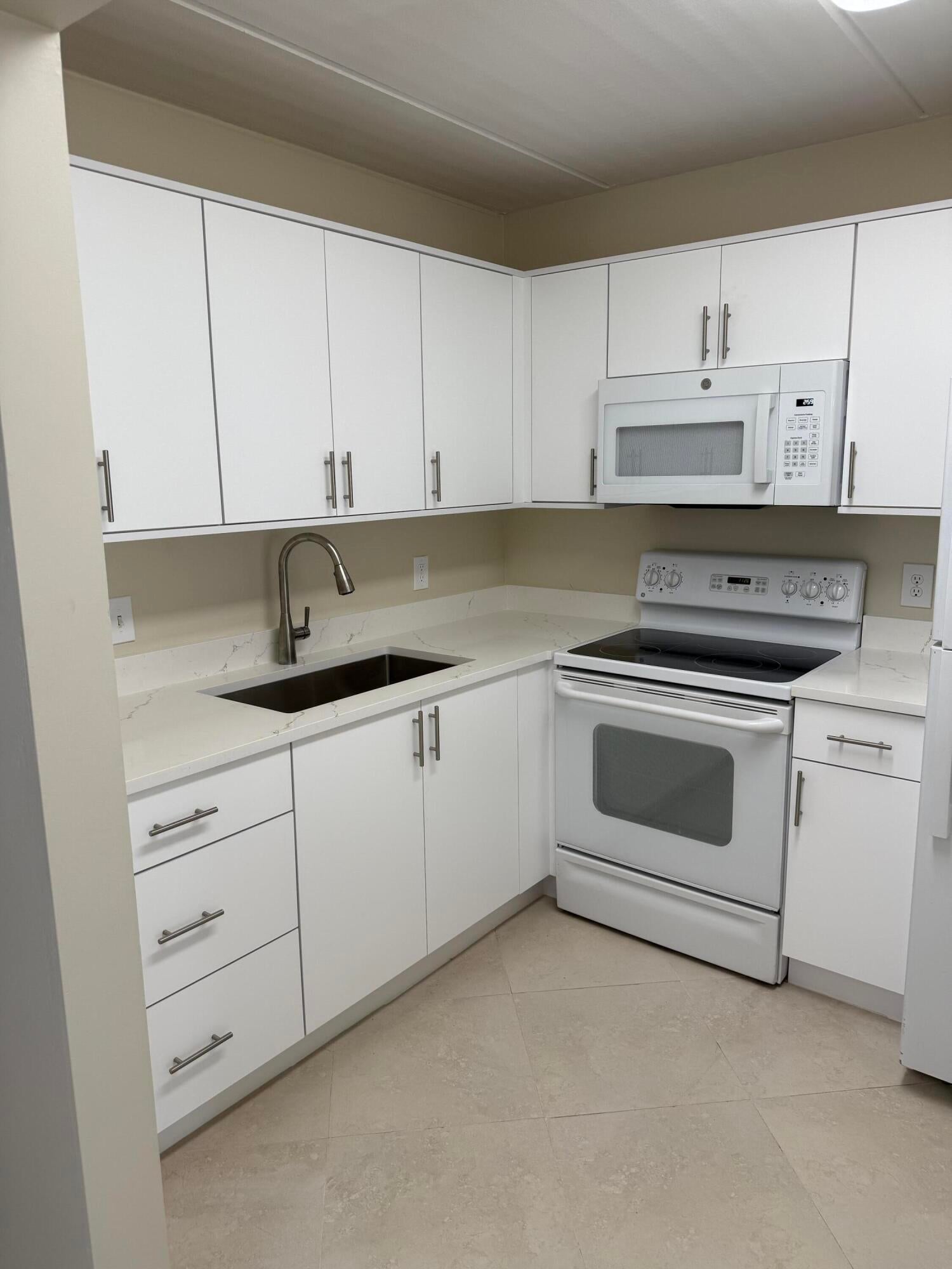 400 VILLAGE GREEN Circle W 105