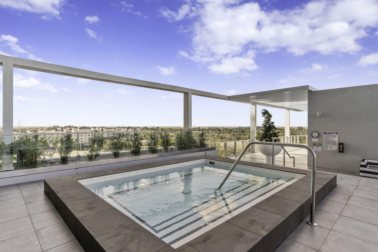 METROPICA NORTH TOWER ONE - Residential