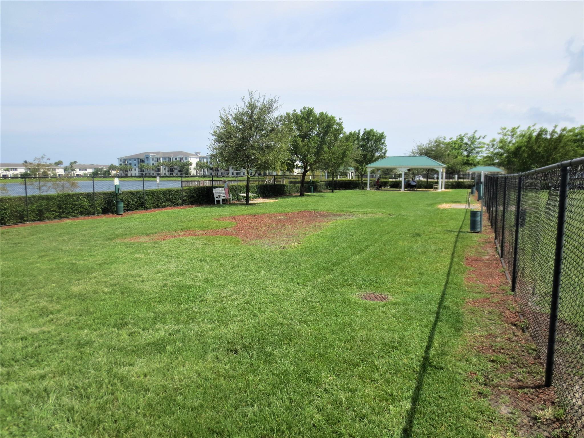 Vizcaya Lakes - Residential