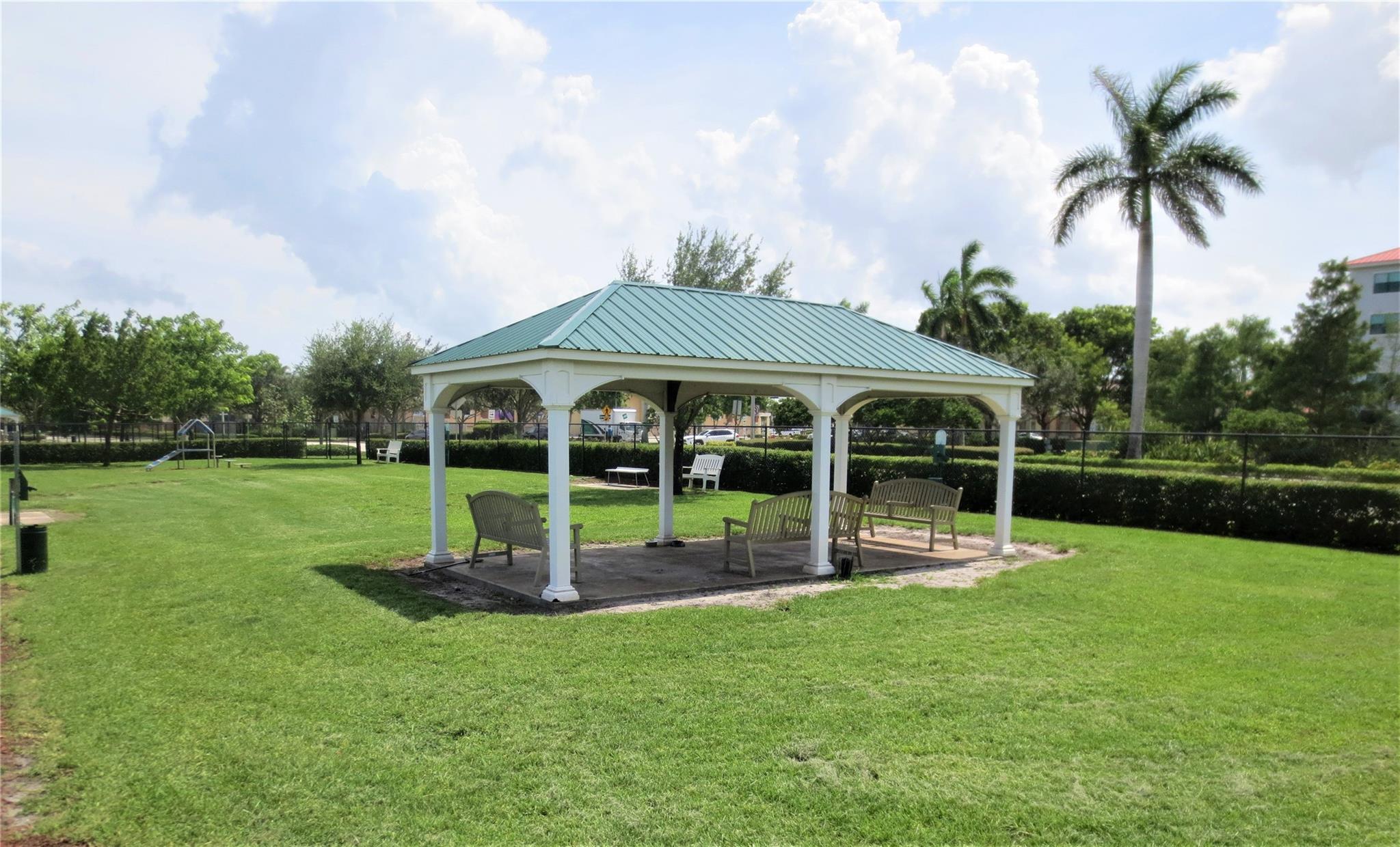 Vizcaya Lakes - Residential