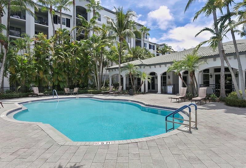 Vizcaya Lakes - Residential