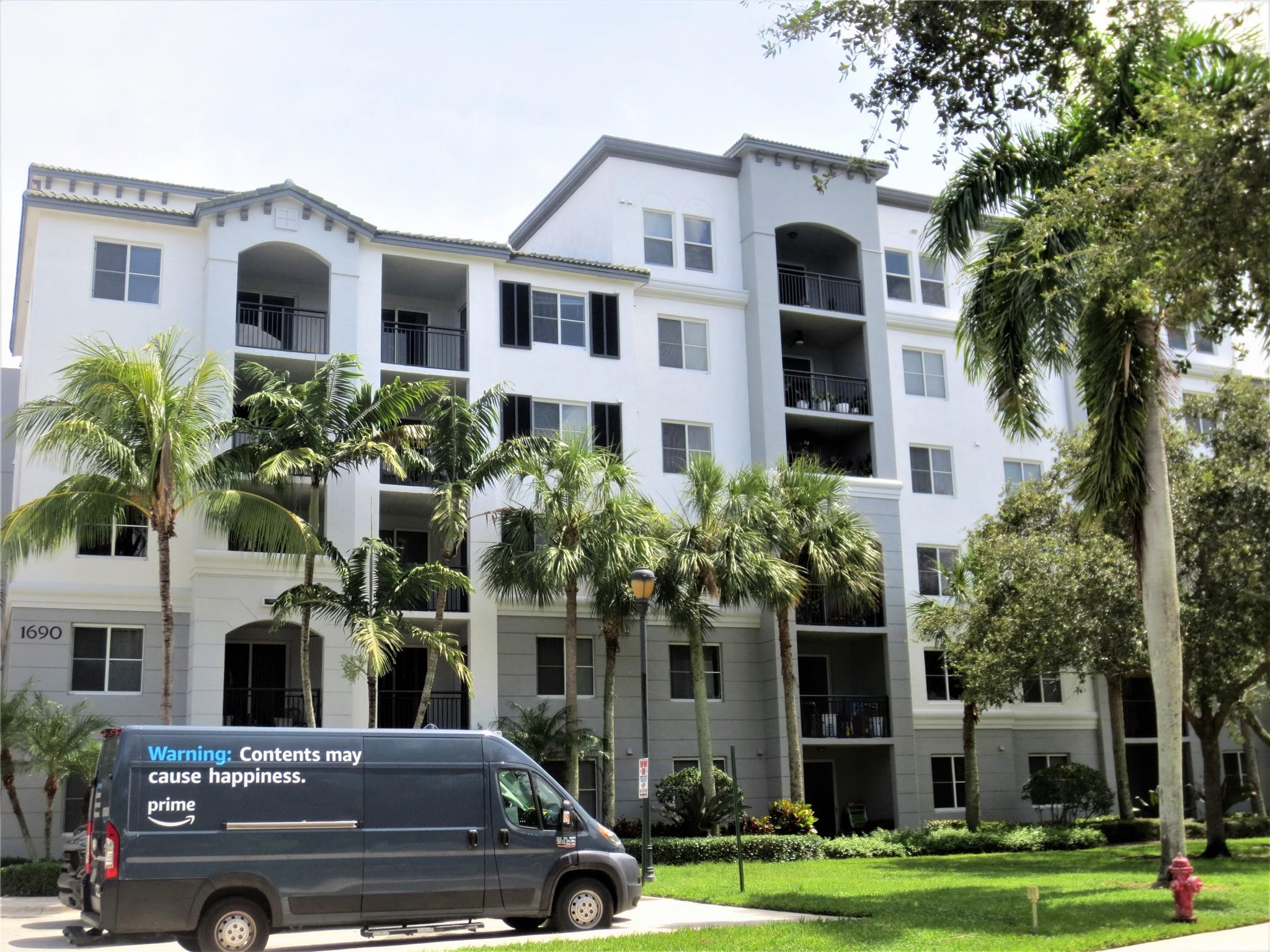 Vizcaya Lakes - Residential