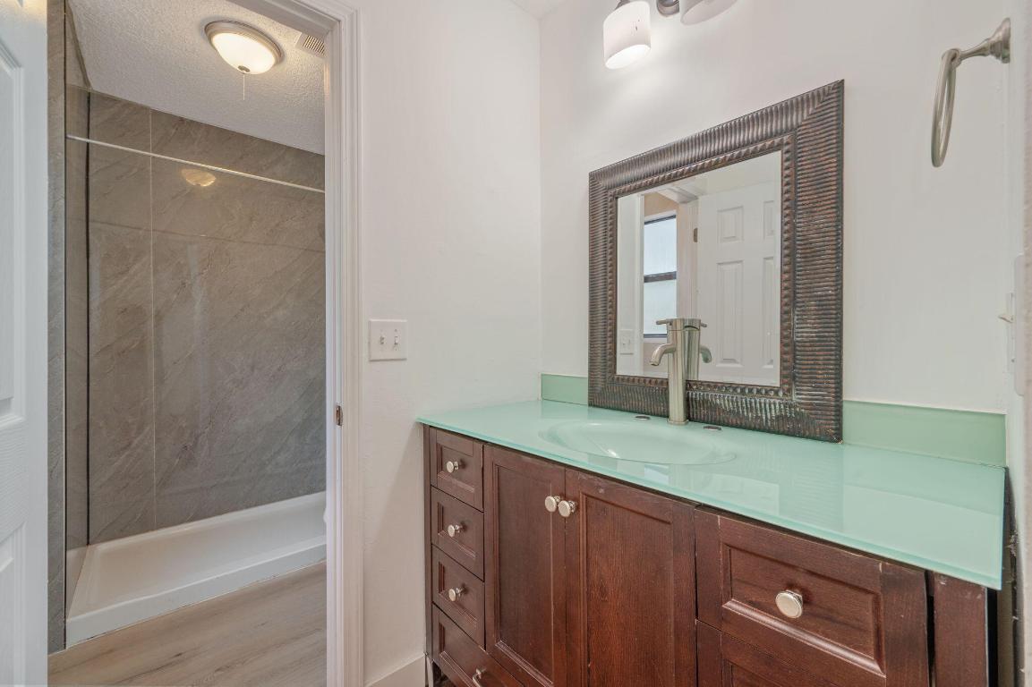 VALPARAISO PINECREST #5 - Residential