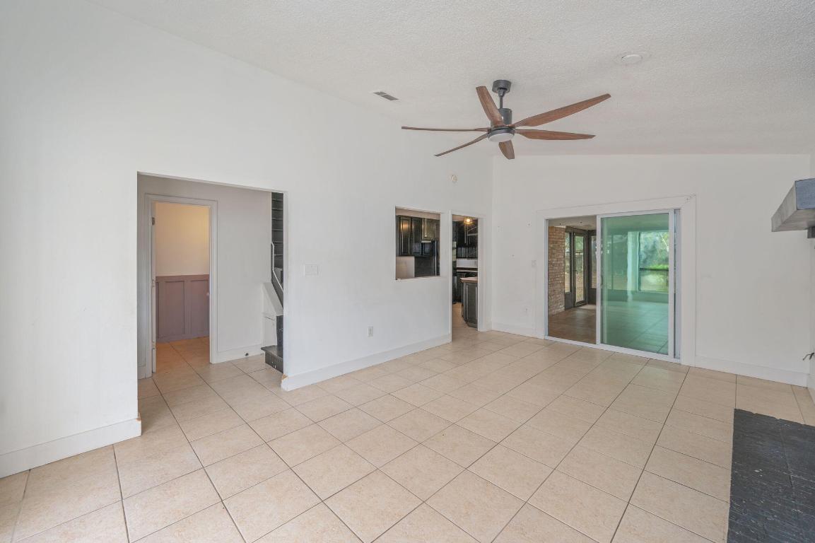 VALPARAISO PINECREST #5 - Residential