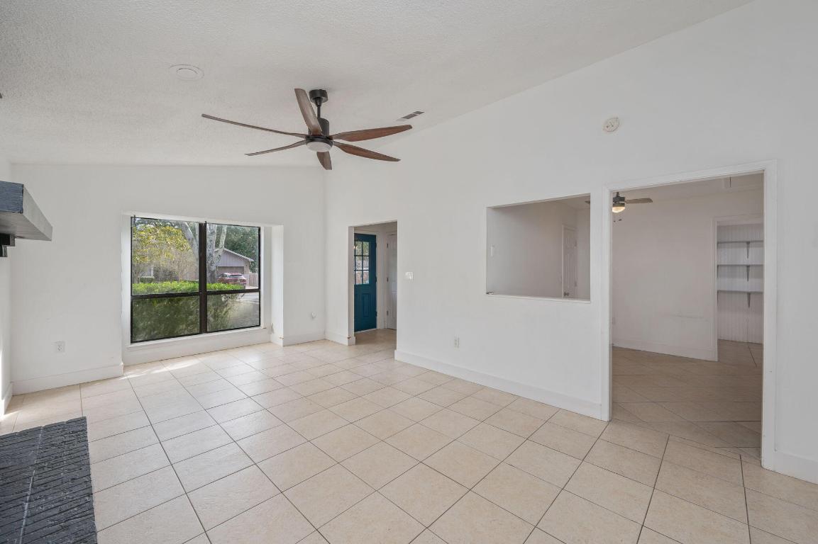 VALPARAISO PINECREST #5 - Residential