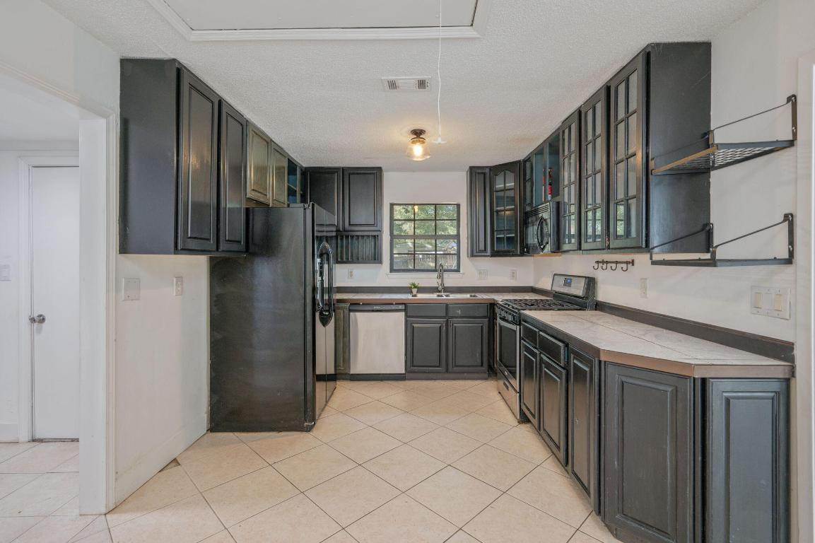 VALPARAISO PINECREST #5 - Residential