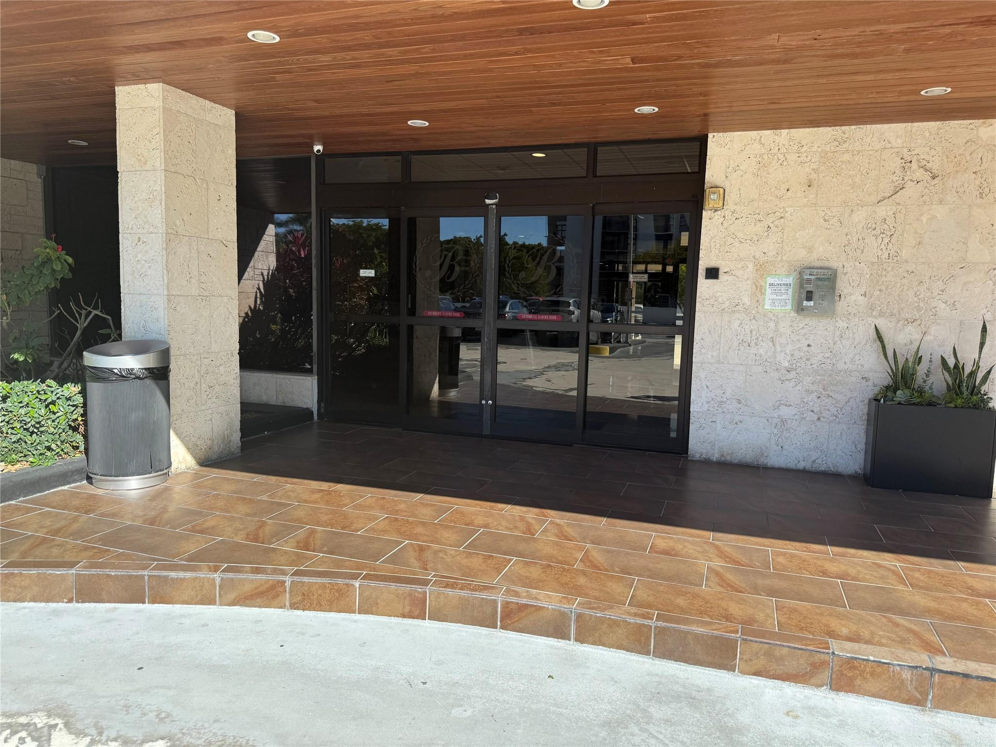 3375 N Country Club Drive 1005