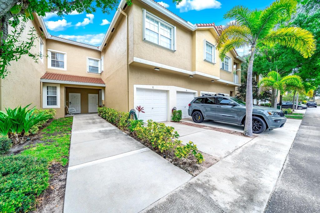 Photo of 106 Lighthouse Cir, Jupiter, FL 33469 (MLS # F10450541)