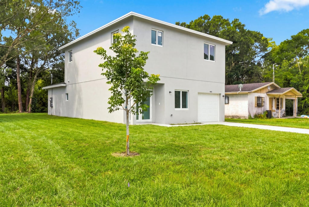 Photo of 4701 Evergreen Avenue, Fort Pierce, FL 34945 (MLS # B26059622)