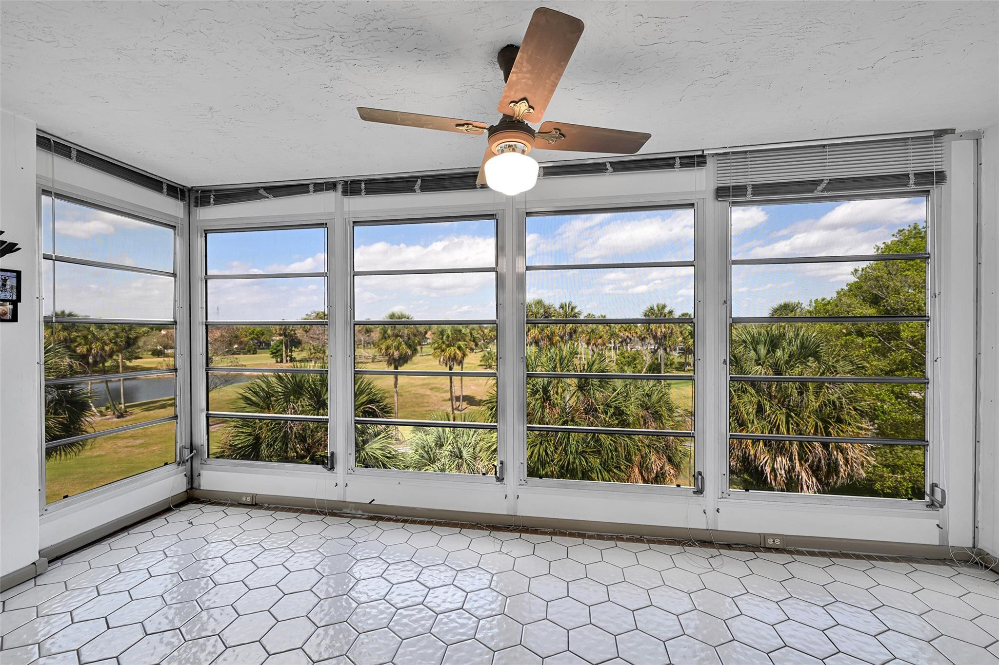 PALM AIRE COUNTRY CLUB - Residential