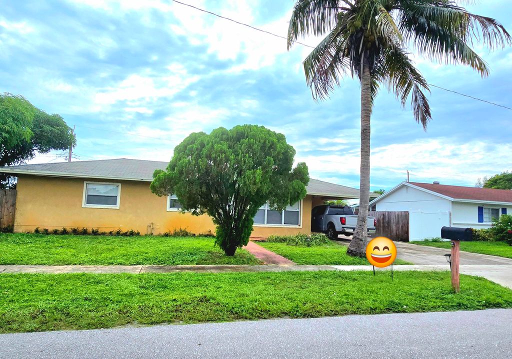 Photo of 334 NE 24th Avenue, Boynton Beach, FL 33435 (MLS # R11028002)