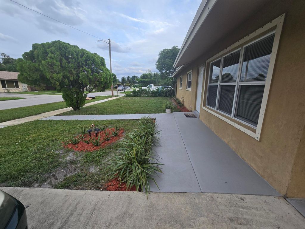 Photo of 334 NE 24th Avenue, Boynton Beach, FL 33435 (MLS # R11028002)
