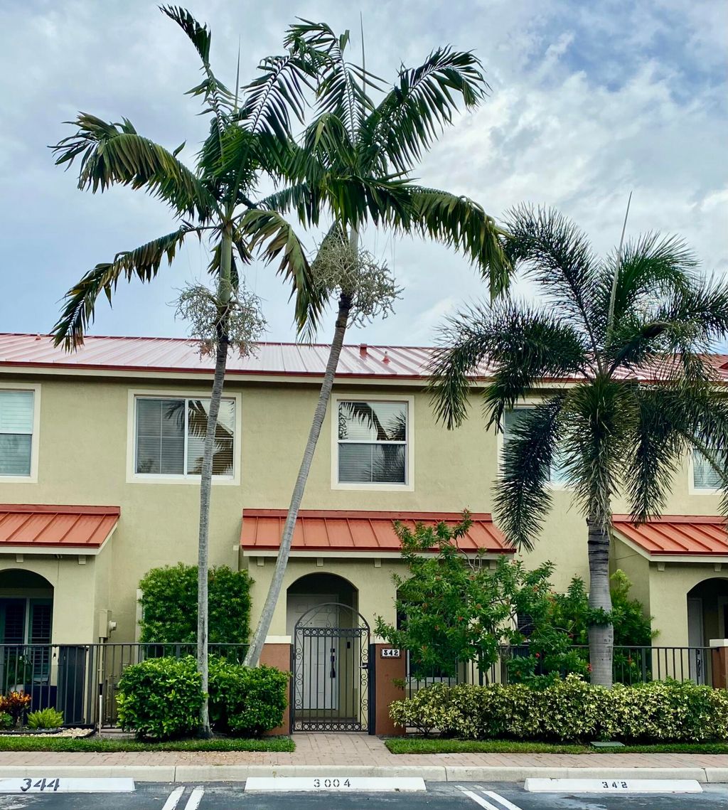 Photo of 342 Lake Monterey Circle, Boynton Beach, FL 33426 (MLS # R11116515)