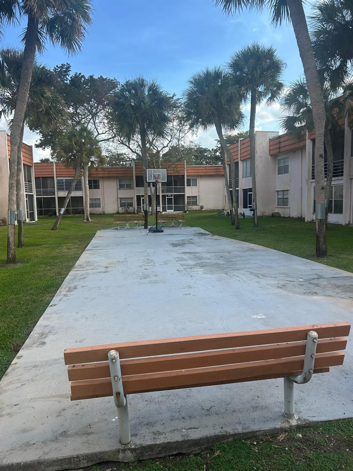 COUNTRYSIDE CONDO - Residential