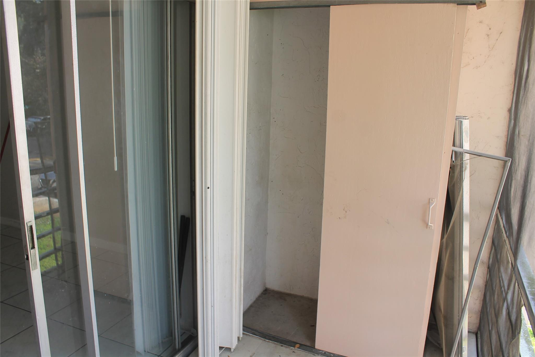 COUNTRYSIDE CONDO - Residential