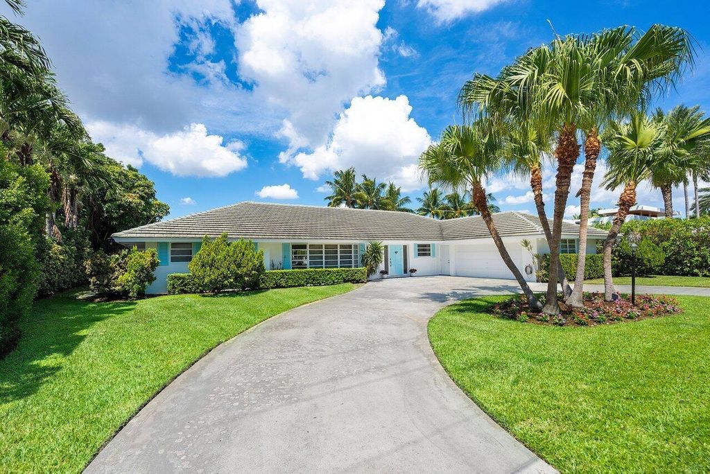 Photo of 2767 Spanish River Road, Boca Raton, FL 33432 (MLS # R11079808)
