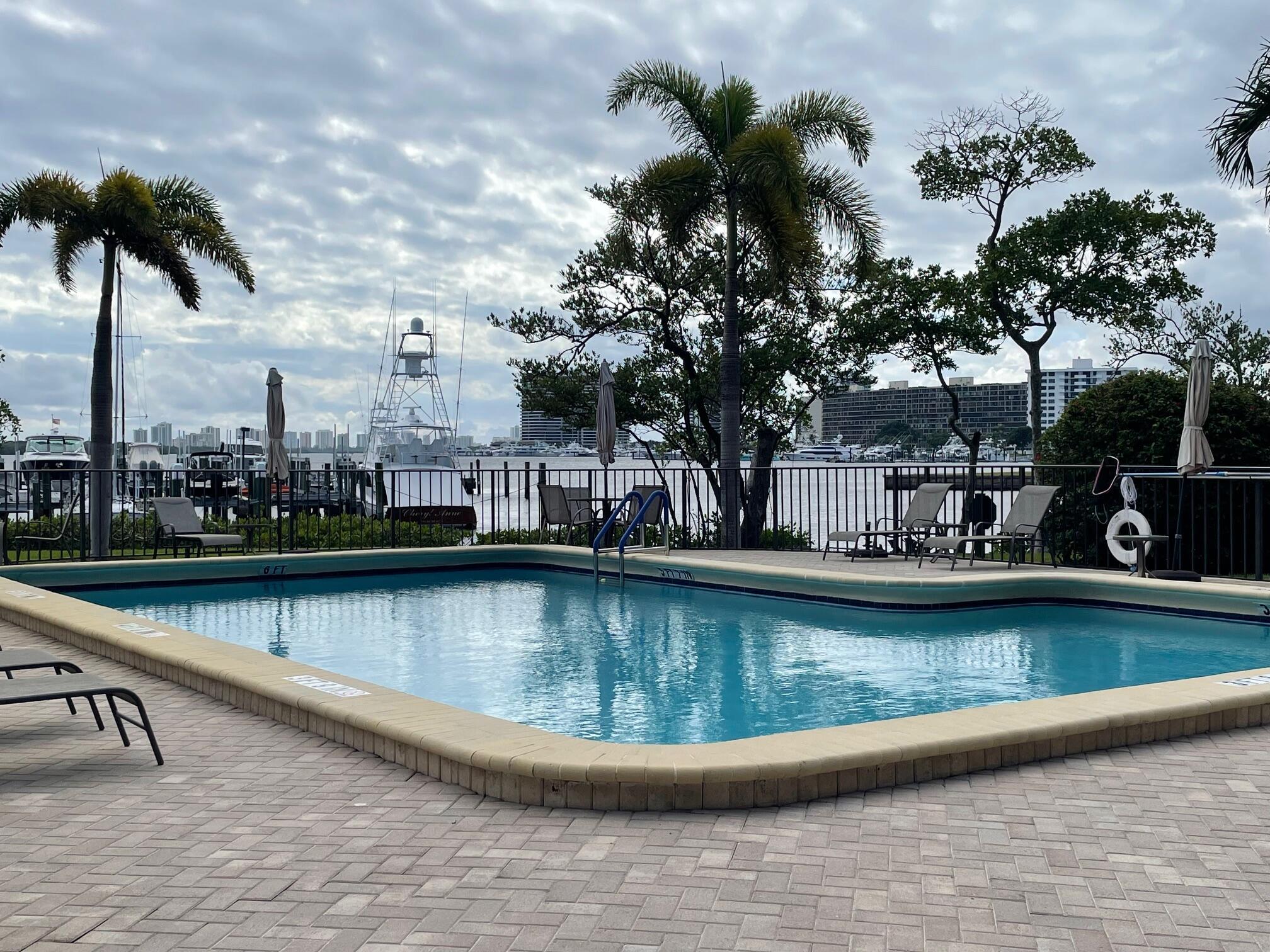 TWELVE OAKS CONDO - Residential