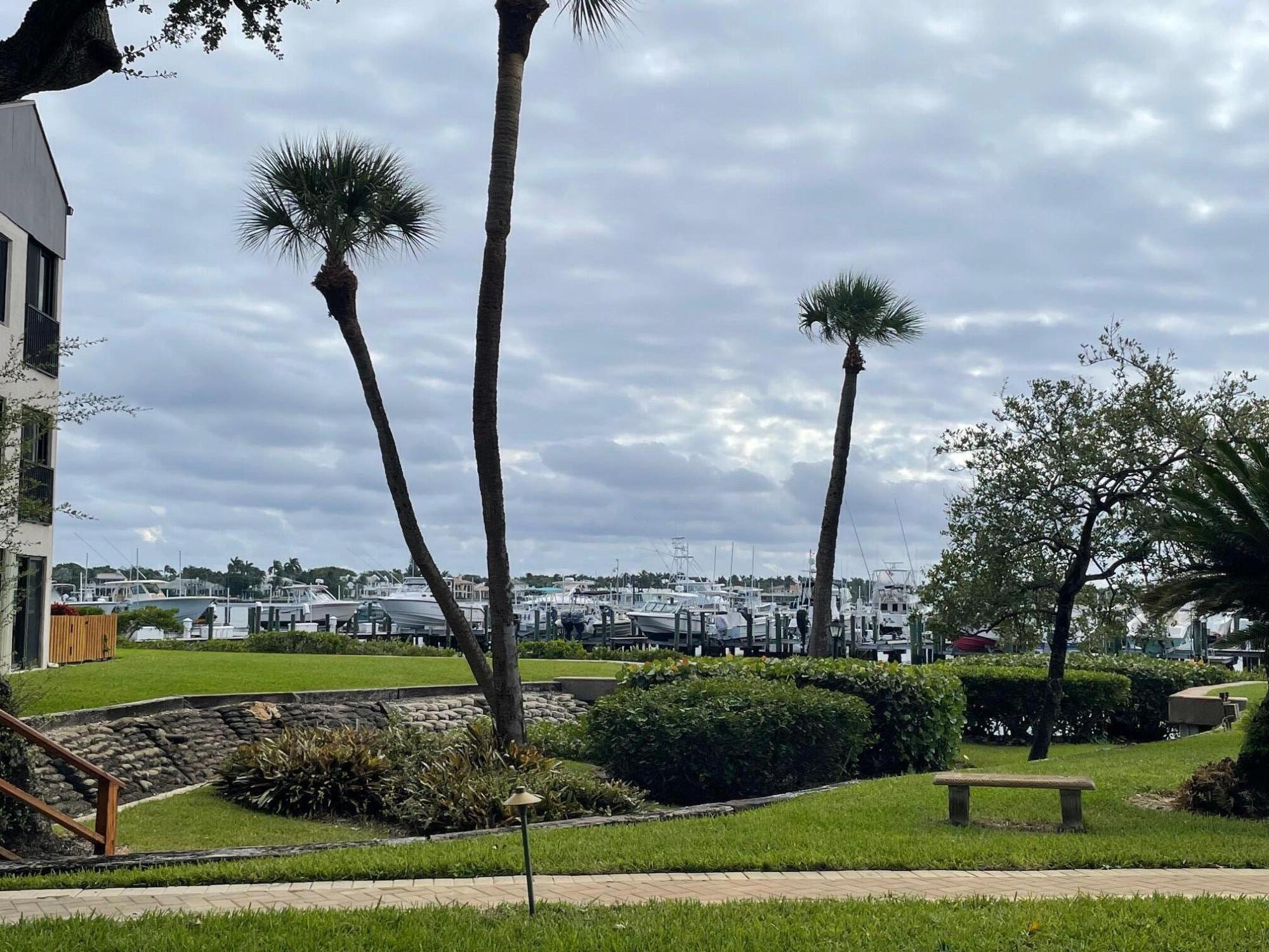 TWELVE OAKS CONDO - Residential