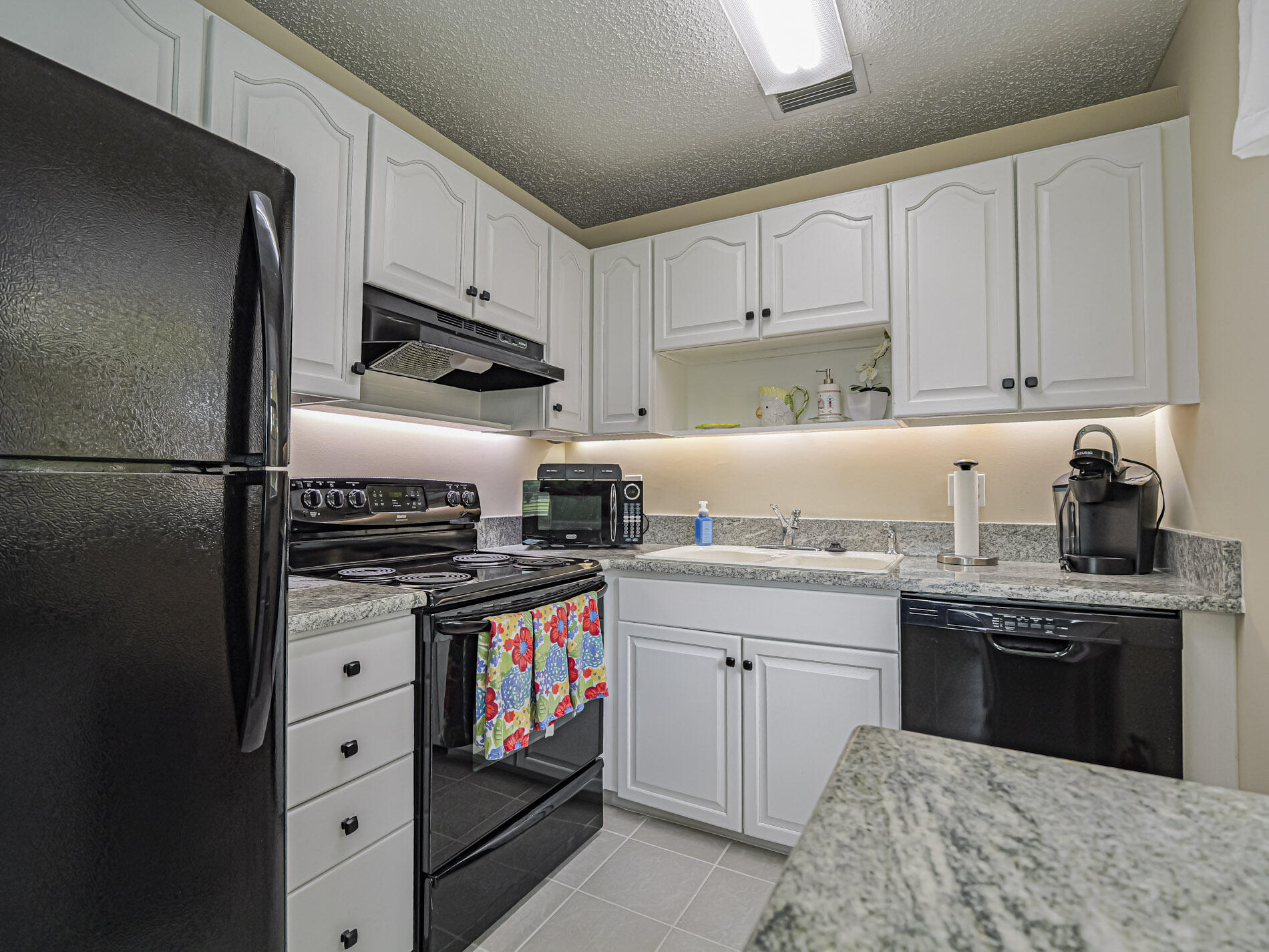 VISTA ROYALE PHASE IV BLDGS 83-111 - Residential