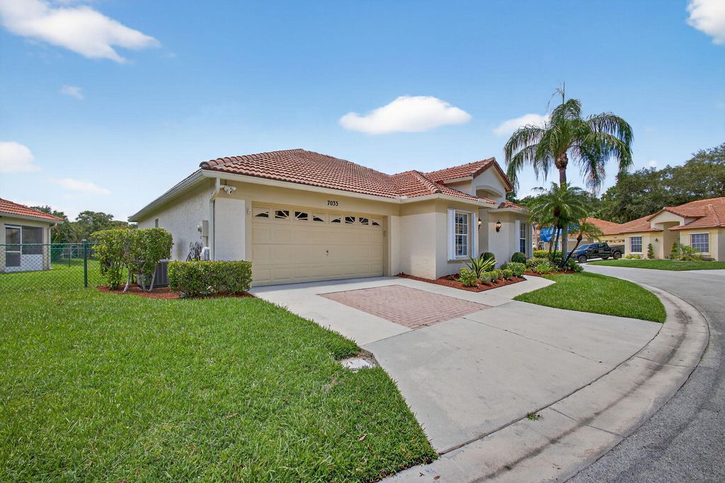 Photo of 7033 Galleon Cove, Palm Beach Gardens, FL 33418 (MLS # R11116101)