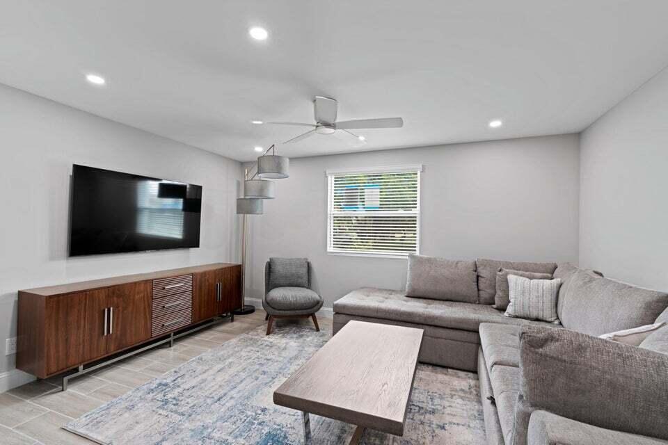 TROPIC ISLE 2ND SEC - Residential Lease