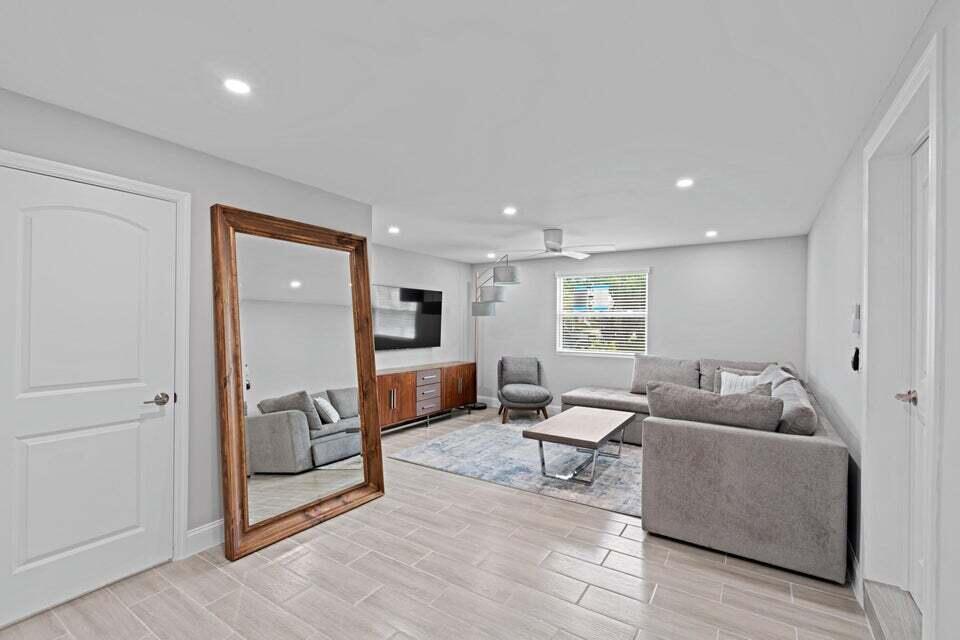 TROPIC ISLE 2ND SEC - Residential Lease