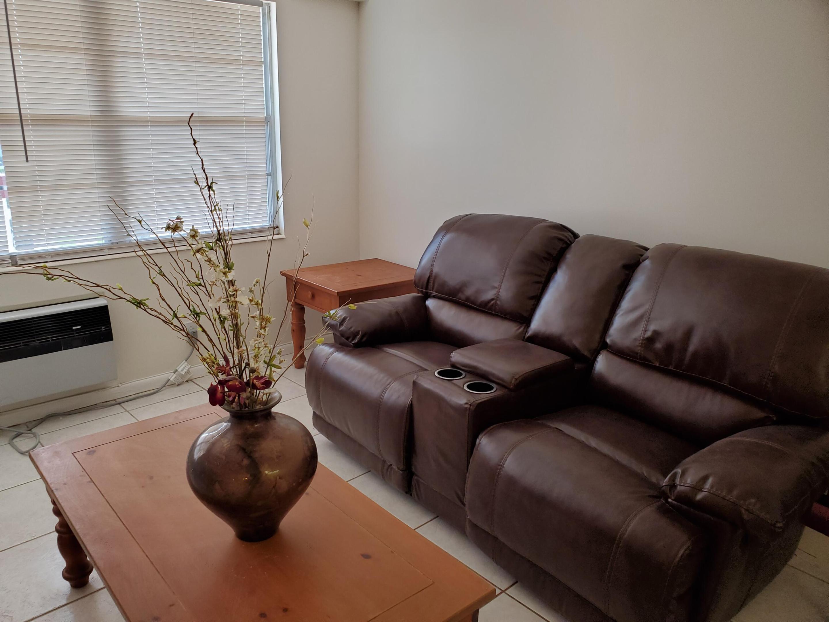 373 Fanshaw I, Boca Raton, FL, 33434/$79,900 3 373 Fanshaw I