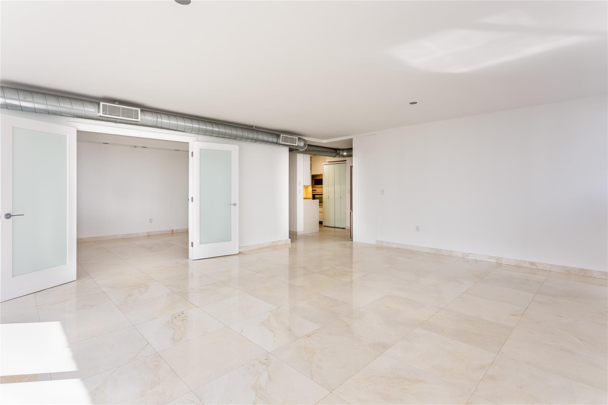 800 West Ave 935