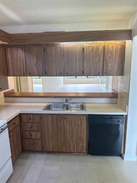 WHITEHALL CONDO OF THE LANDS OF THE PRESIDENT - Residential Lease