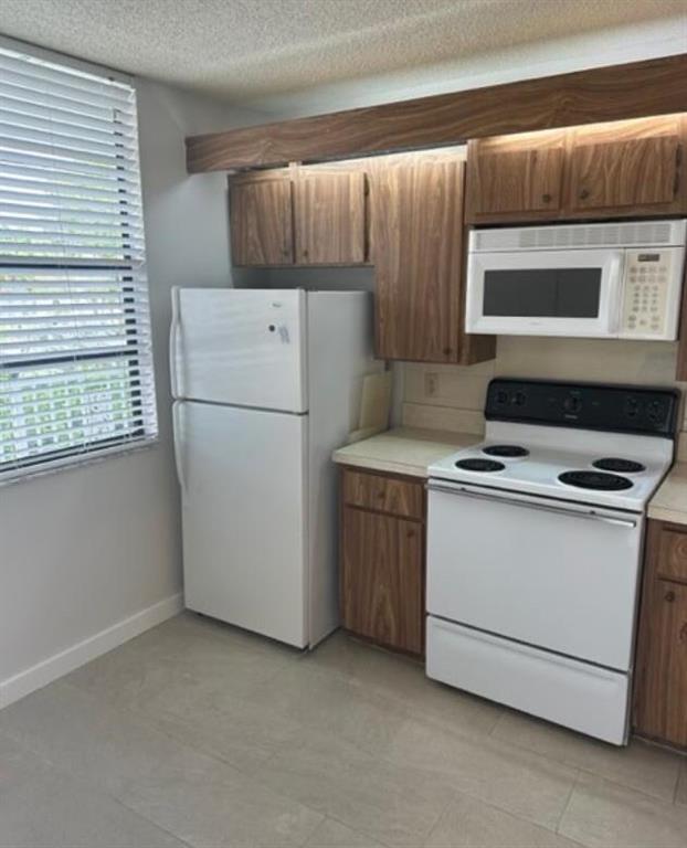 WHITEHALL CONDO OF THE LANDS OF THE PRESIDENT - Residential Lease