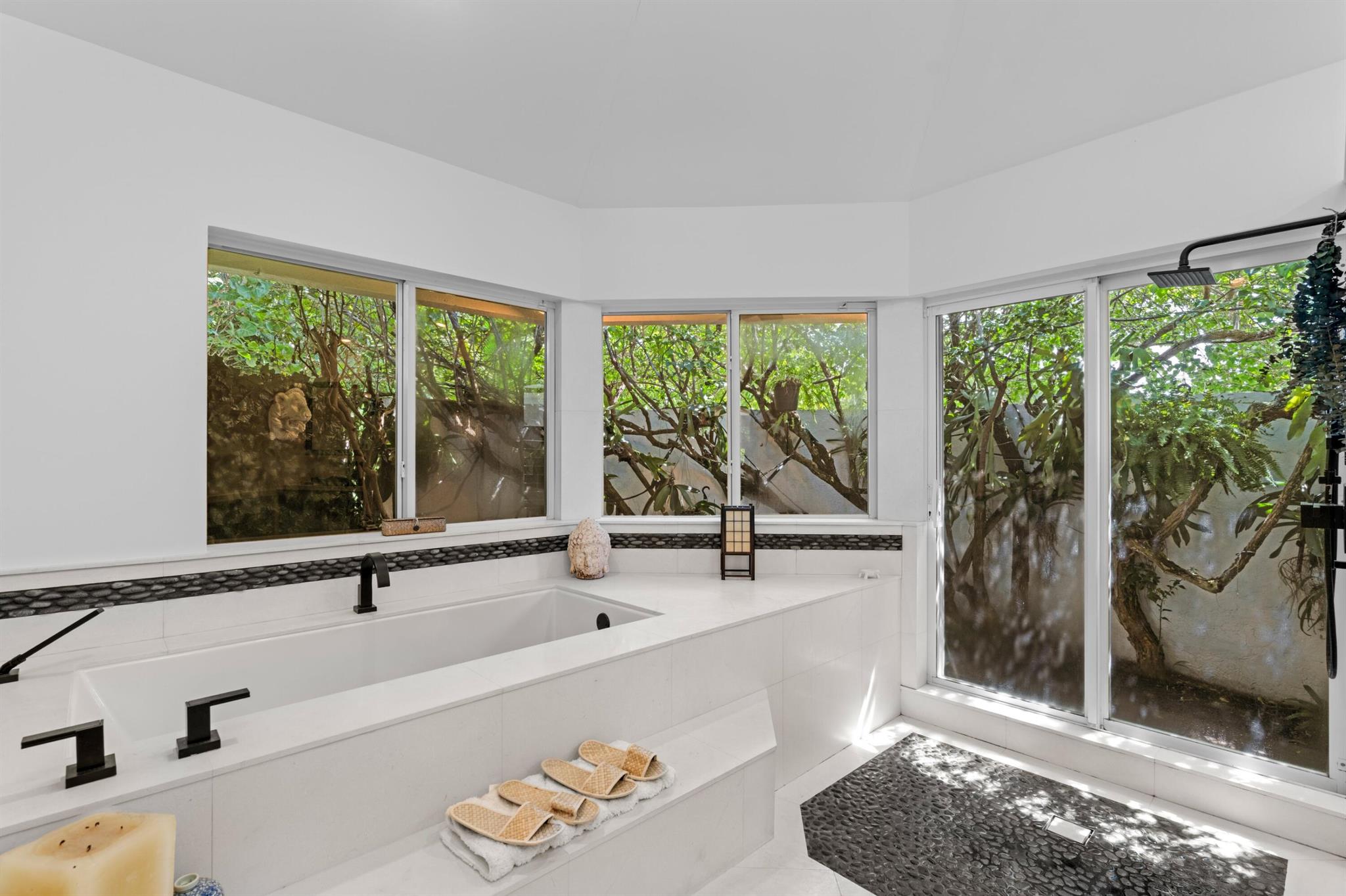 TROPICAL SHORES - Residential