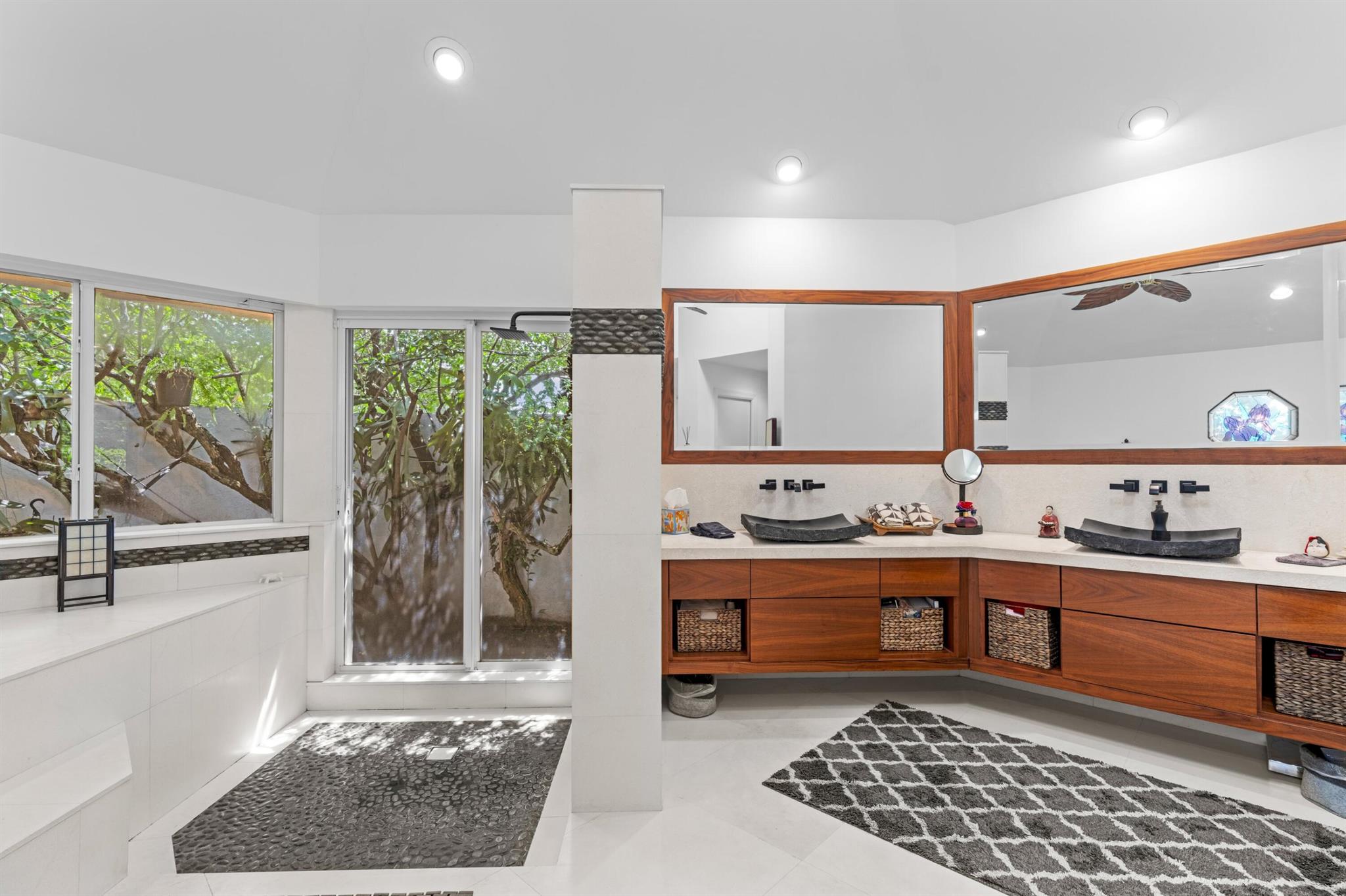 TROPICAL SHORES - Residential