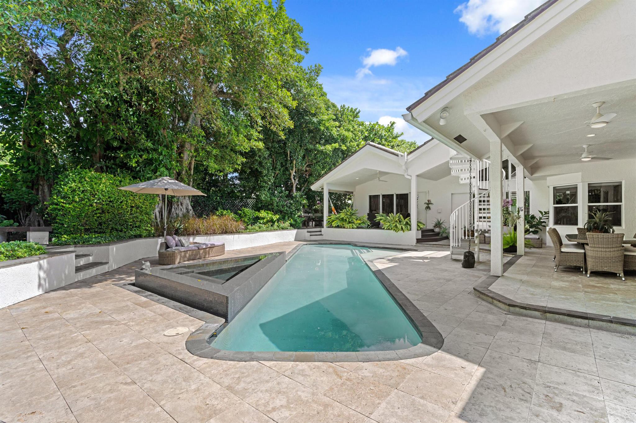 TROPICAL SHORES - Residential